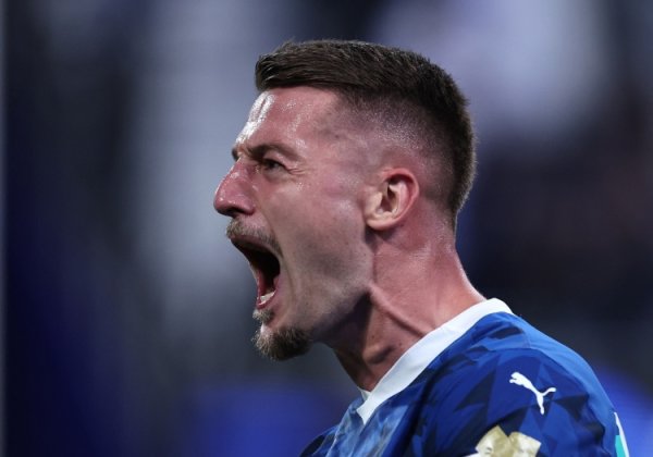 记者:新月正推动与米林科维奇续约,已奉上一份2028年到期新合同